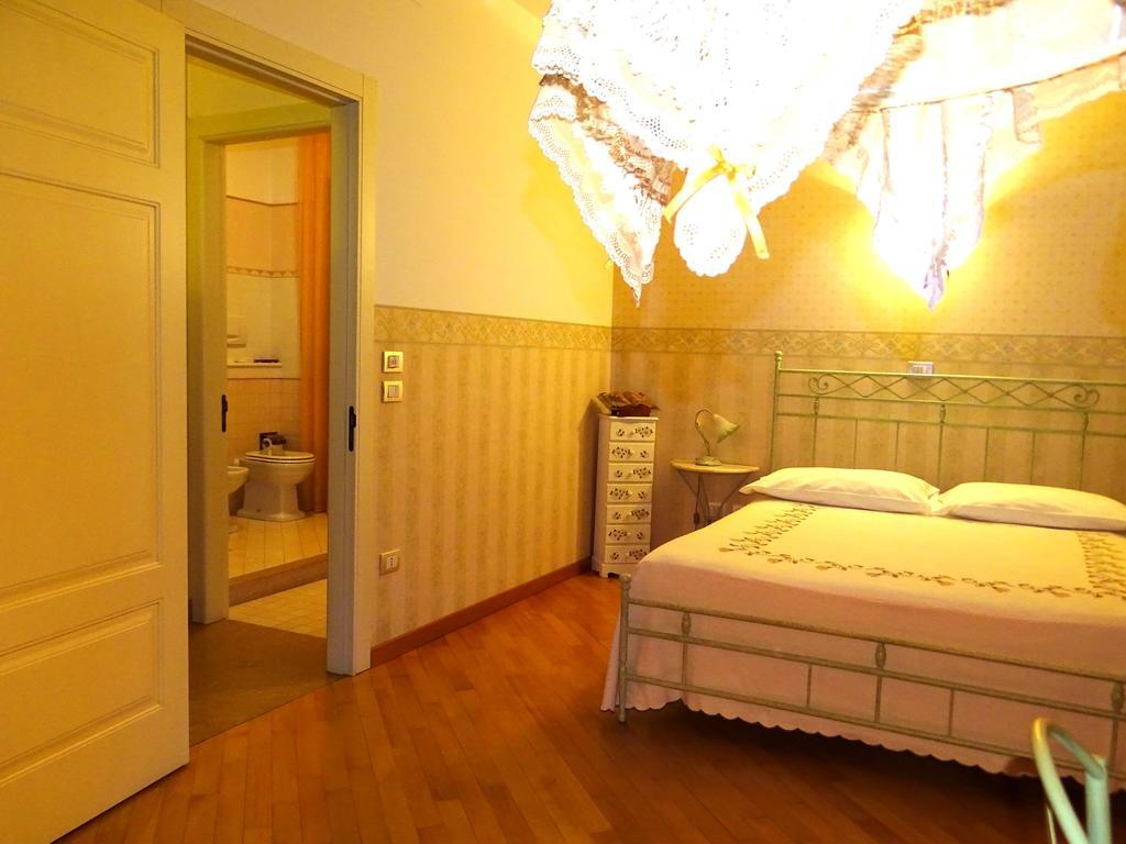 Villa Gioia Rooms Montegranaro Habitación foto